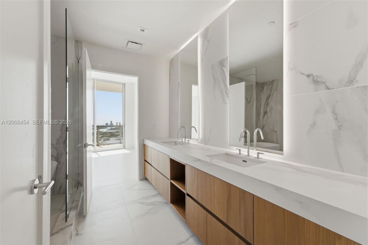 1400 Biscayne Blvd. , Unit 3004, Miami, FL 33132 Photo