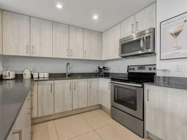 7525 E Treasure Dr, Unit 410, North Bay Village, FL 33141