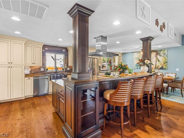 8712 Bolzano Court, Las Vegas, NV 89117