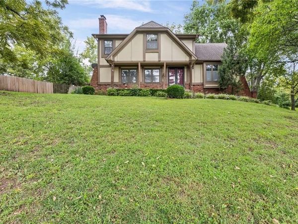 16042 Meadow Lane, Stilwell, KS 66085
