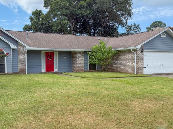 66 North Street, Mary Esther, FL 32569