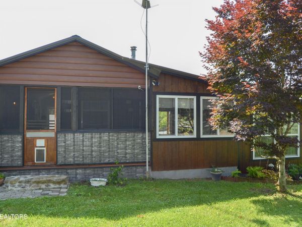 28 Cottage St , Crossville, TN 38571