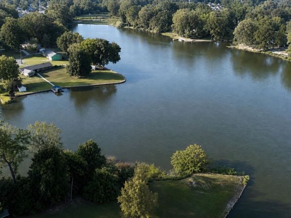 2805 W LAKE SHORE DR, Memphis, TN 38127