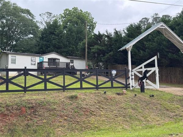 219 Lynn Road , Bethlehem, GA 30620