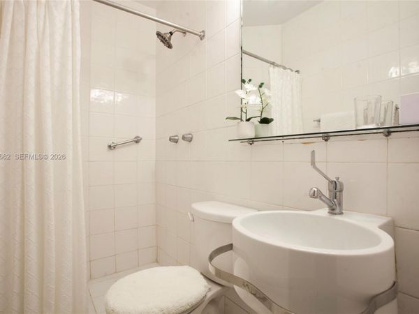 4720 Pine Tree Dr , Unit 1, Miami Beach, FL 33140