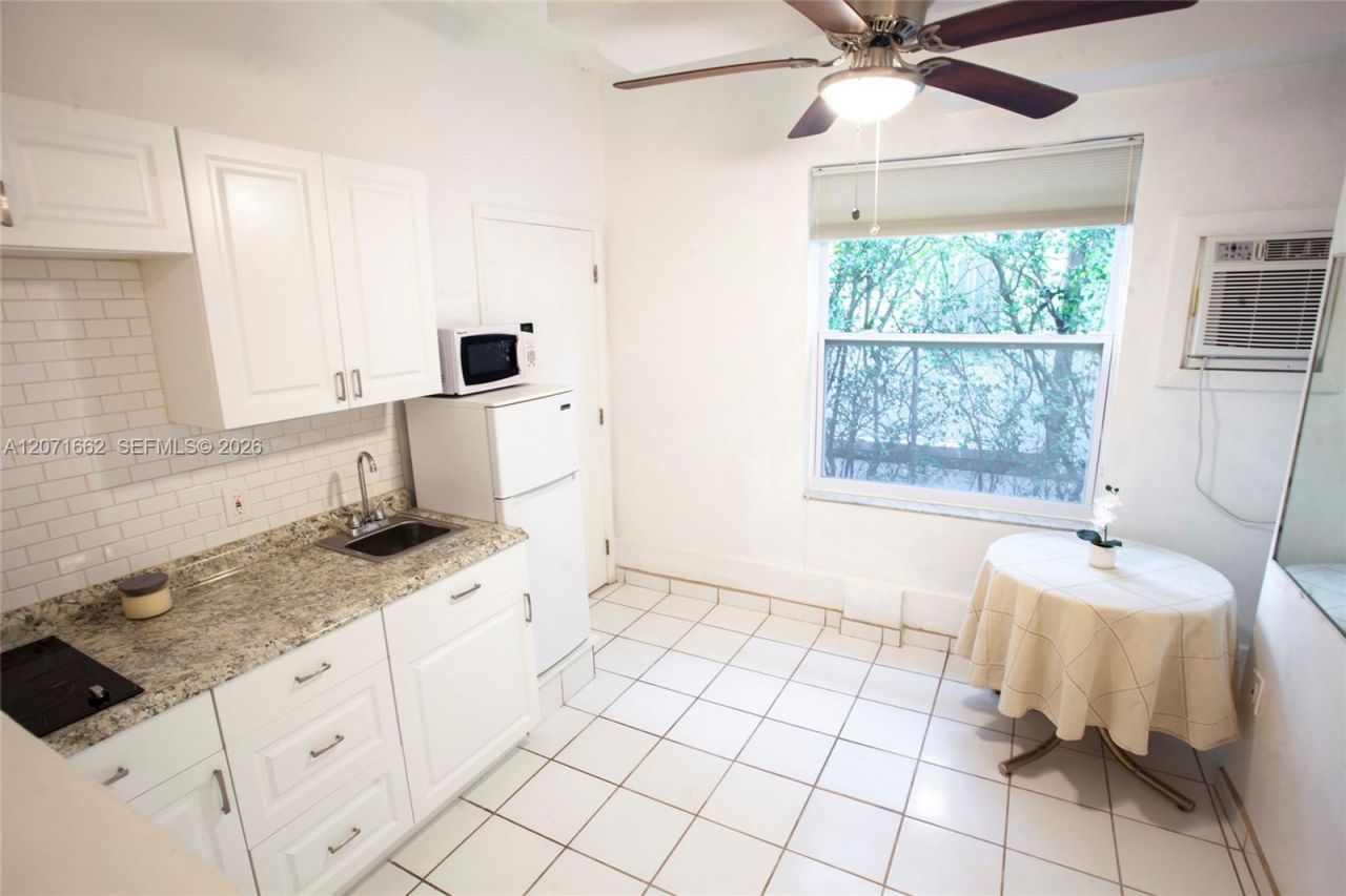 4720 Pine Tree Dr , Unit 1, Miami Beach, FL 33140 Photo