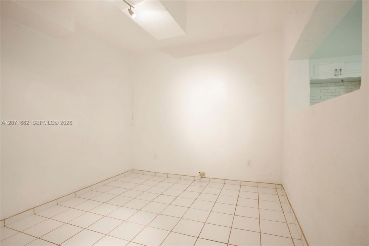 4720 Pine Tree Dr , Unit 1, Miami Beach, FL 33140 Photo