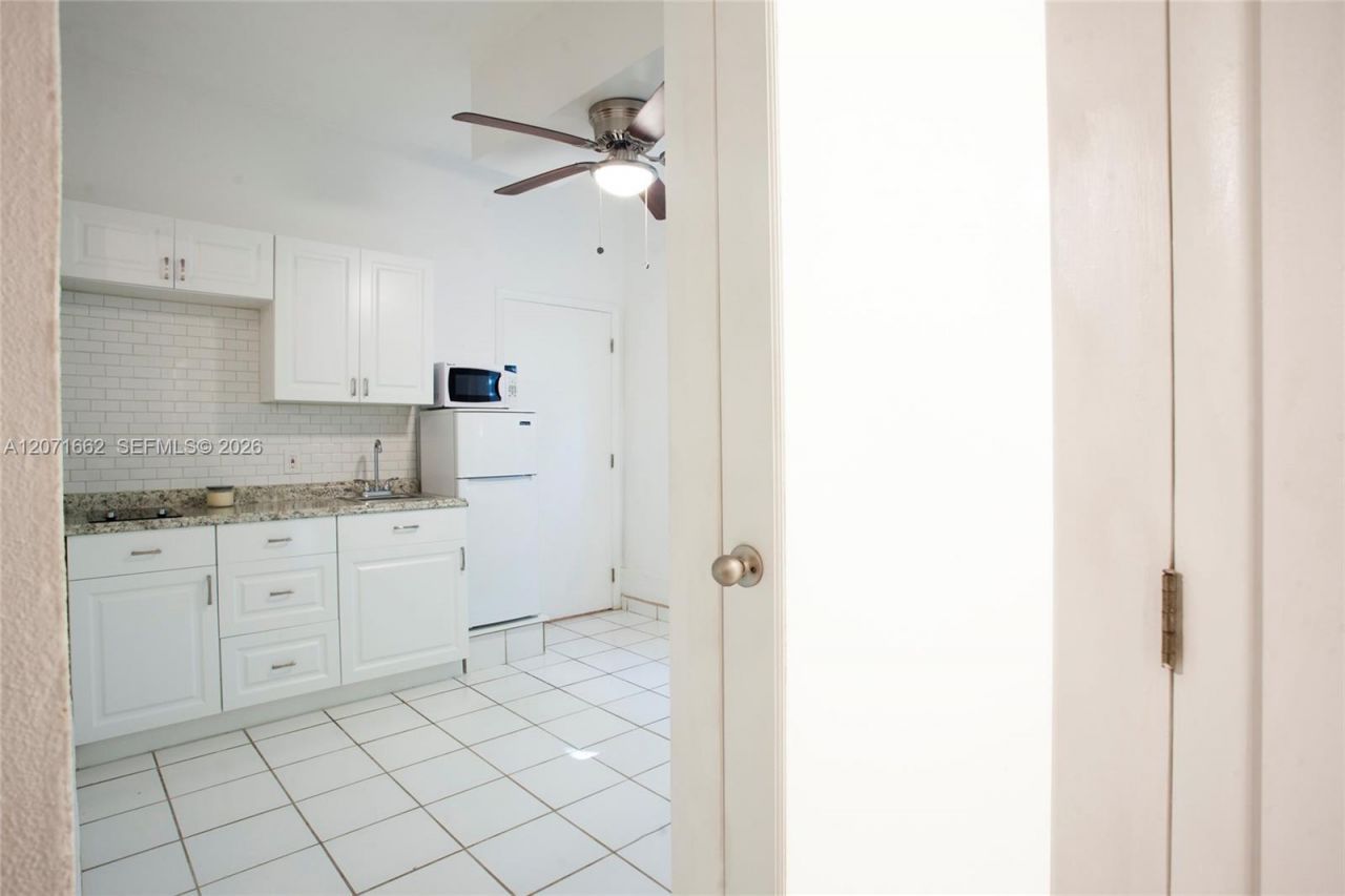 4720 Pine Tree Dr , Unit 1, Miami Beach, FL 33140 Photo