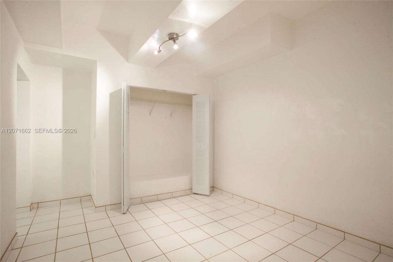 4720 Pine Tree Dr , Unit 1, Miami Beach, FL 33140 Photo
