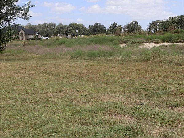 105 Huerta RD, Florence, TX 76527