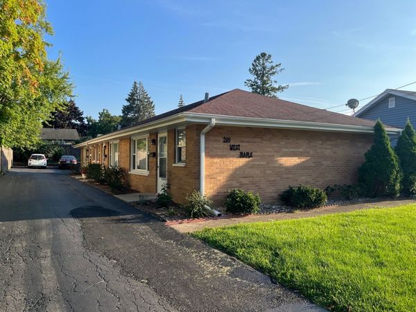 209 W Maple Avenue, Unit B, Mundelein, IL 60060