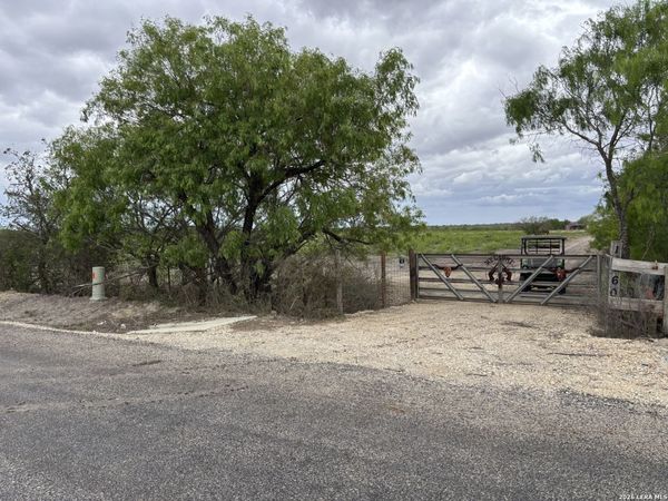 1460 County Road 193, Karnes City, TX 78118