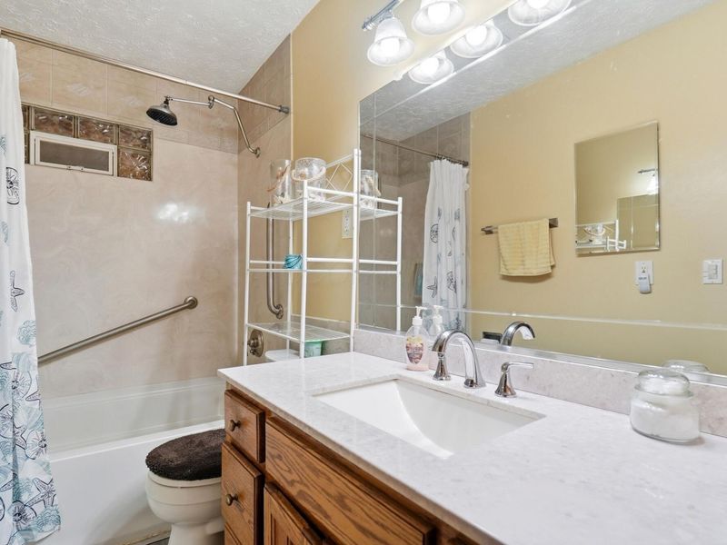 1425 Greenleaf Road, Columbus, OH 43223 Photo 32