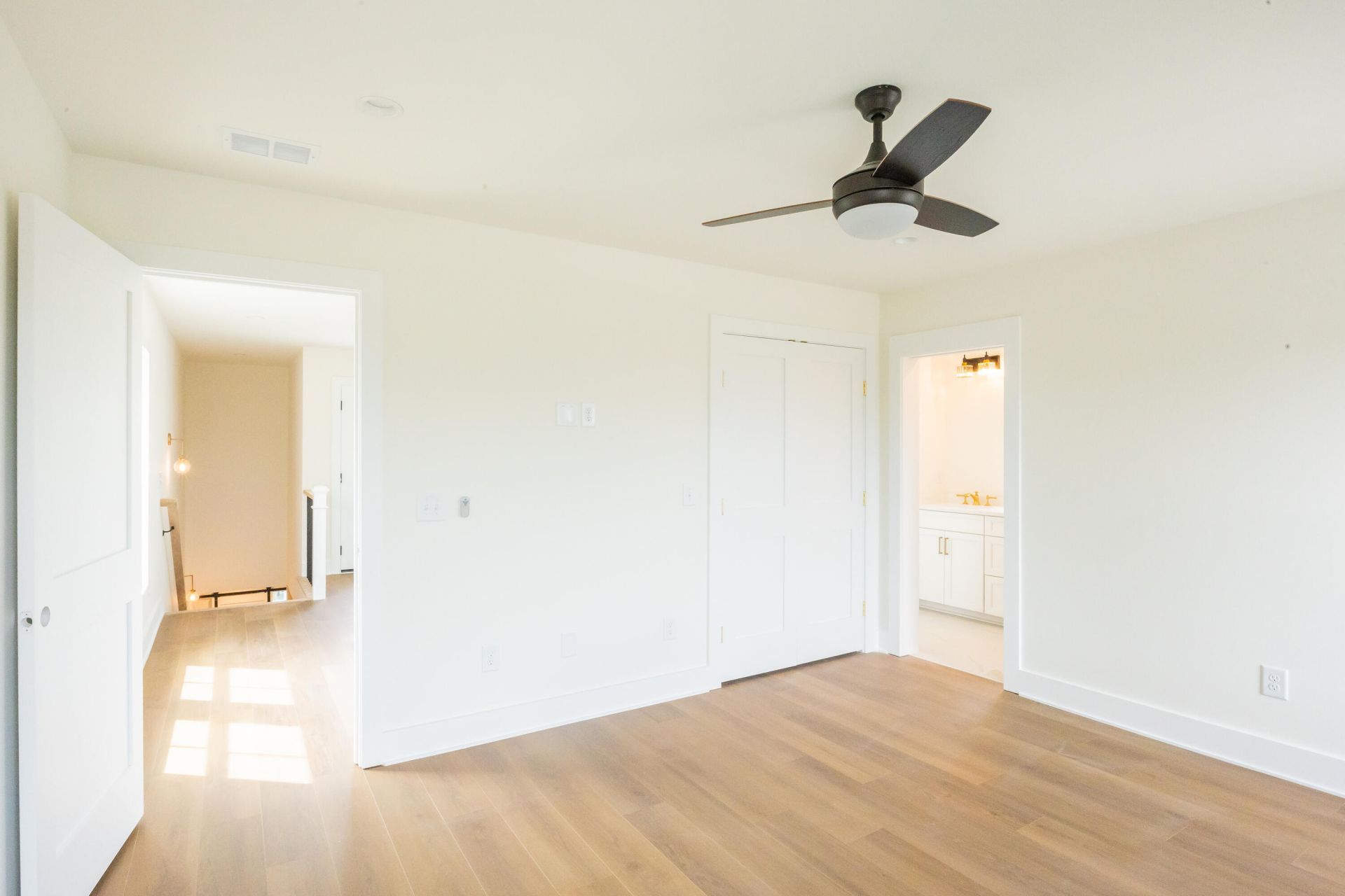 42 Cooper Street Photo 11