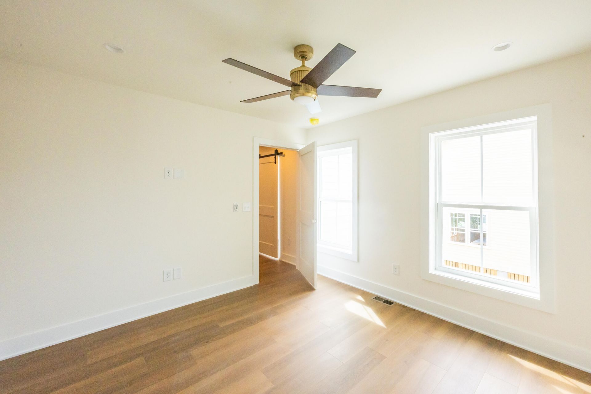42 Cooper Street Photo 12