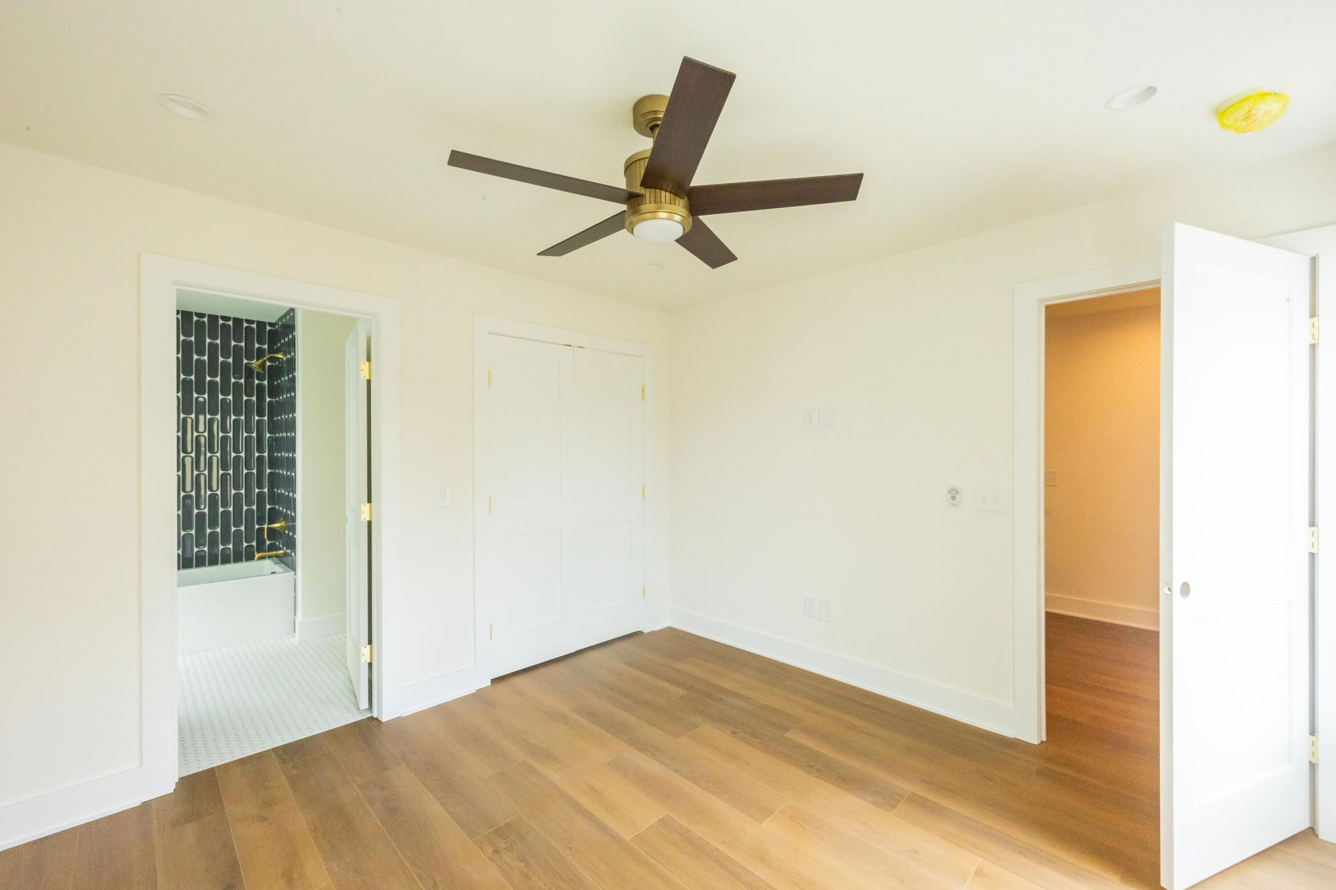 42 Cooper Street Photo 9