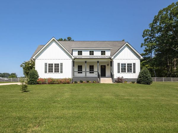 1624 Porter Rd , Burns, TN 37029