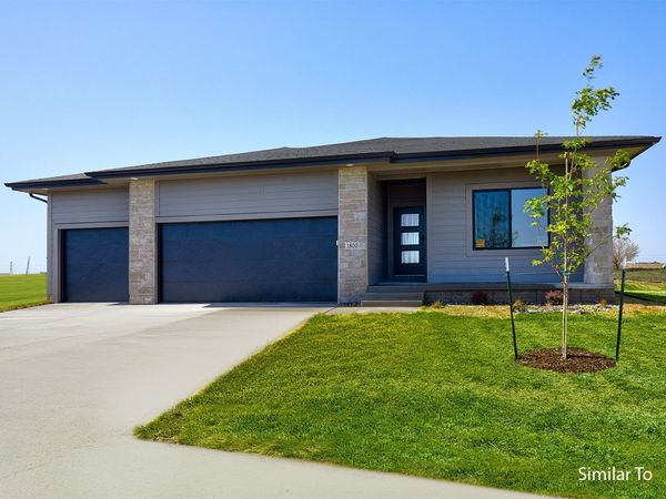 16611 Deerview Drive, Urbandale, IA 50323
