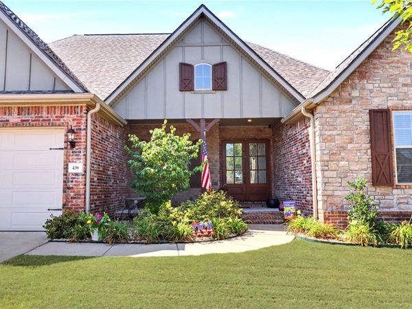 439 Penzo Avenue , Tontitown, AR 72762