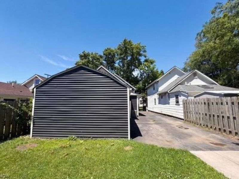 3402 Erin Ave, Cleveland, OH 44113 Photo 10