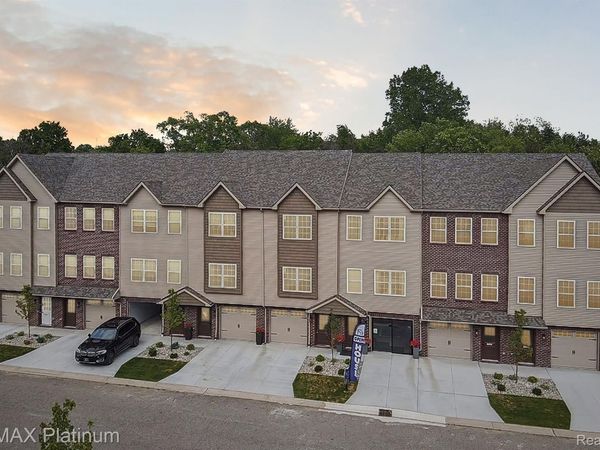 1666 Pinecroft Lane, Howell Township, Mi 48855