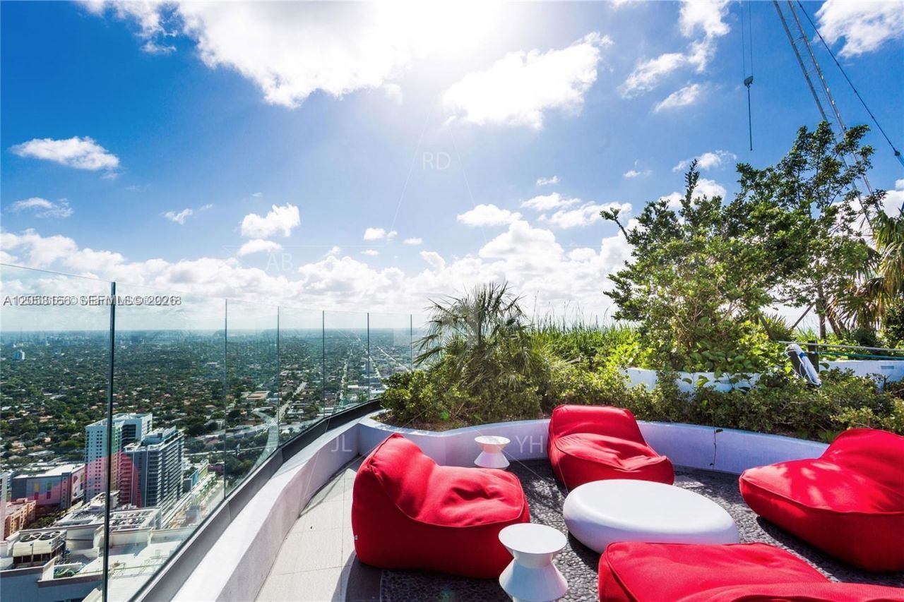 55 SW 9th St, Unit 1104, Miami, FL 33130 Photo