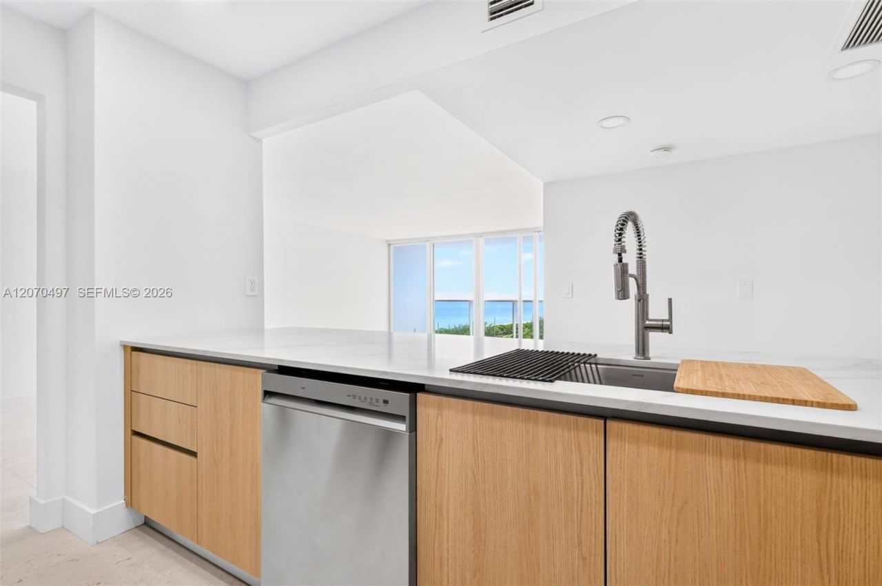 100 Bayview Dr , Unit 1626, Sunny Isles Beach, FL 33160 Photo