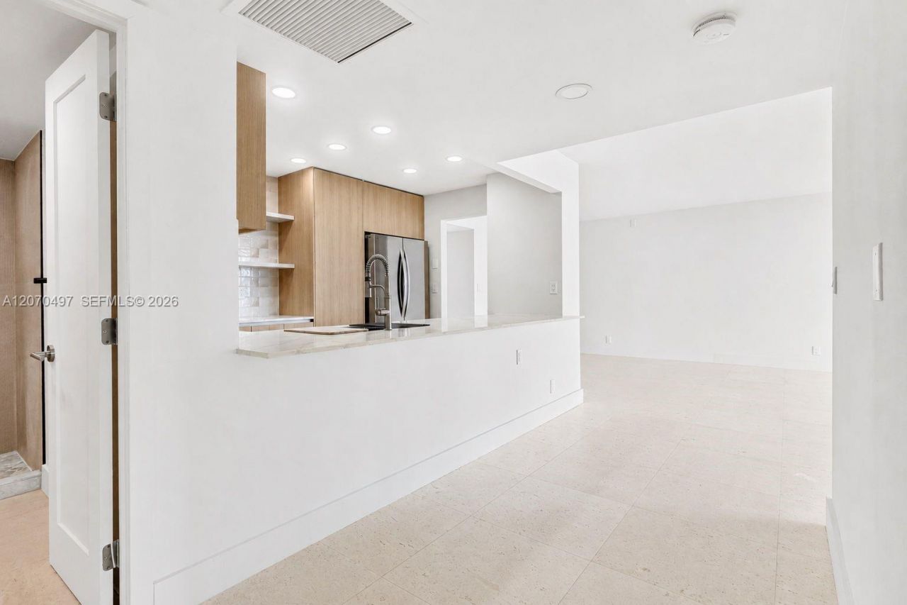 100 Bayview Dr , Unit 1626, Sunny Isles Beach, FL 33160 Photo