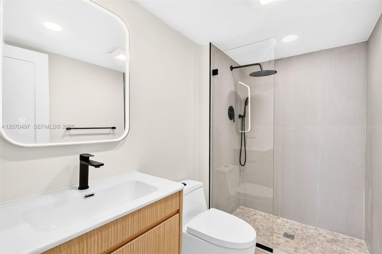 100 Bayview Dr , Unit 1626, Sunny Isles Beach, FL 33160 Photo