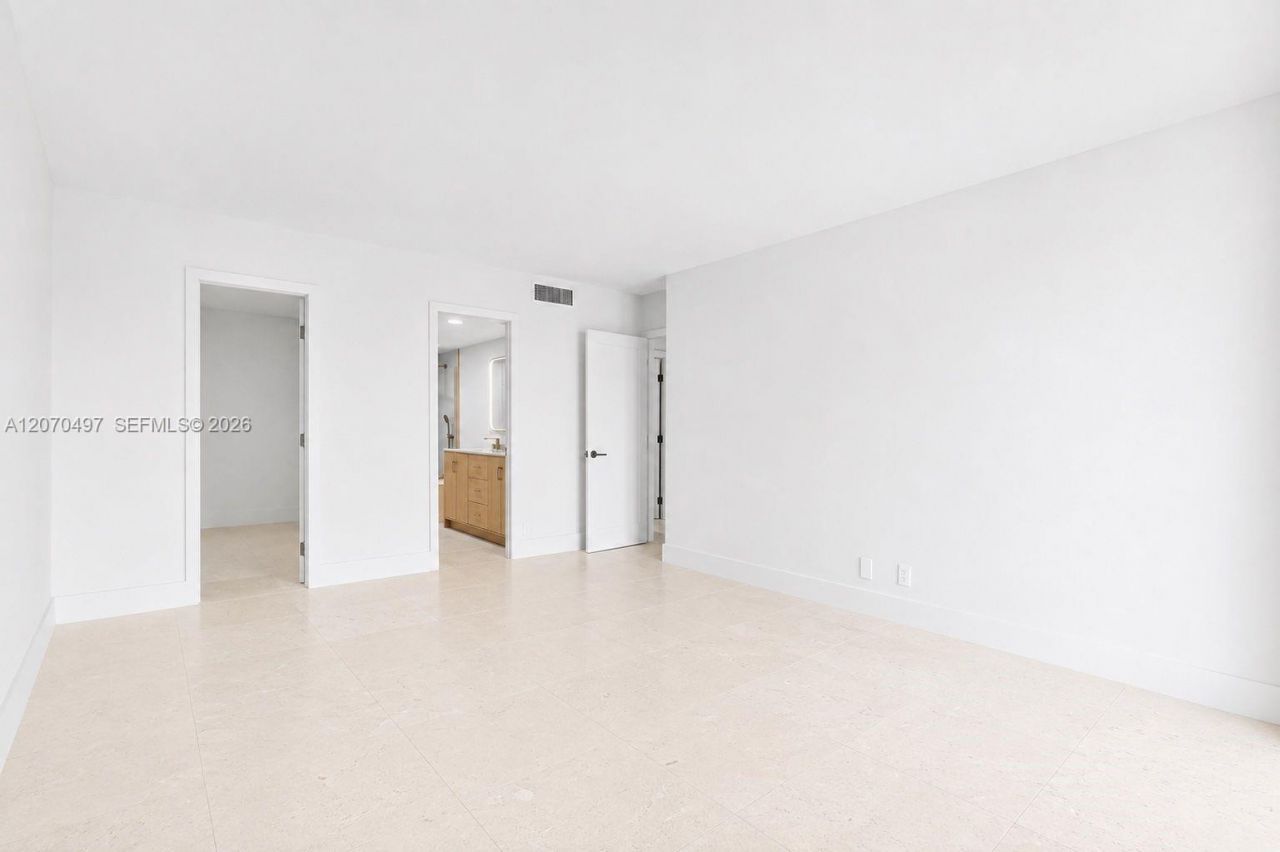 100 Bayview Dr , Unit 1626, Sunny Isles Beach, FL 33160 Photo
