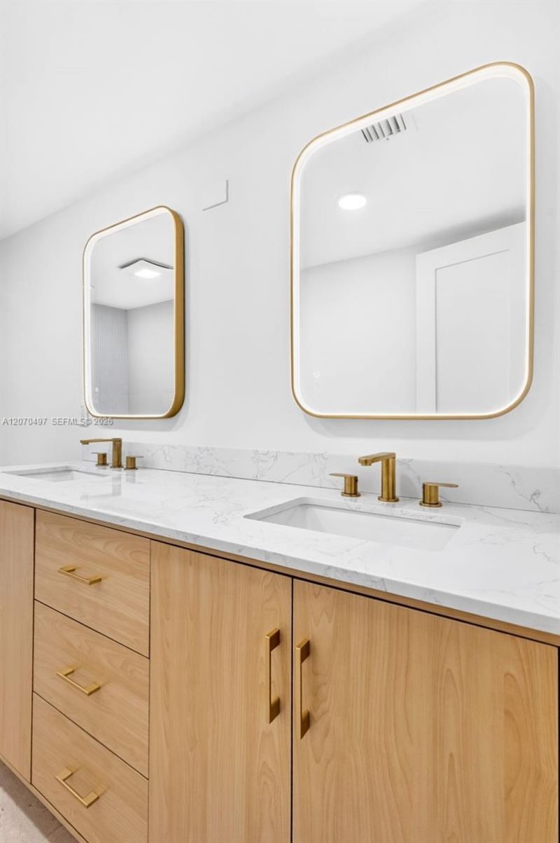 100 Bayview Dr , Unit 1626, Sunny Isles Beach, FL 33160 Photo