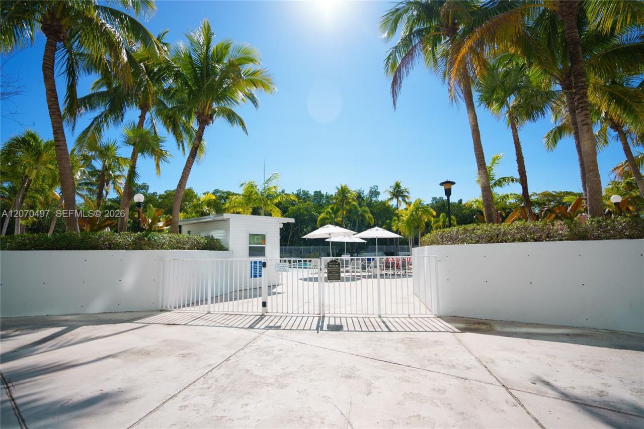 100 Bayview Dr , Unit 1626, Sunny Isles Beach, FL 33160 Photo