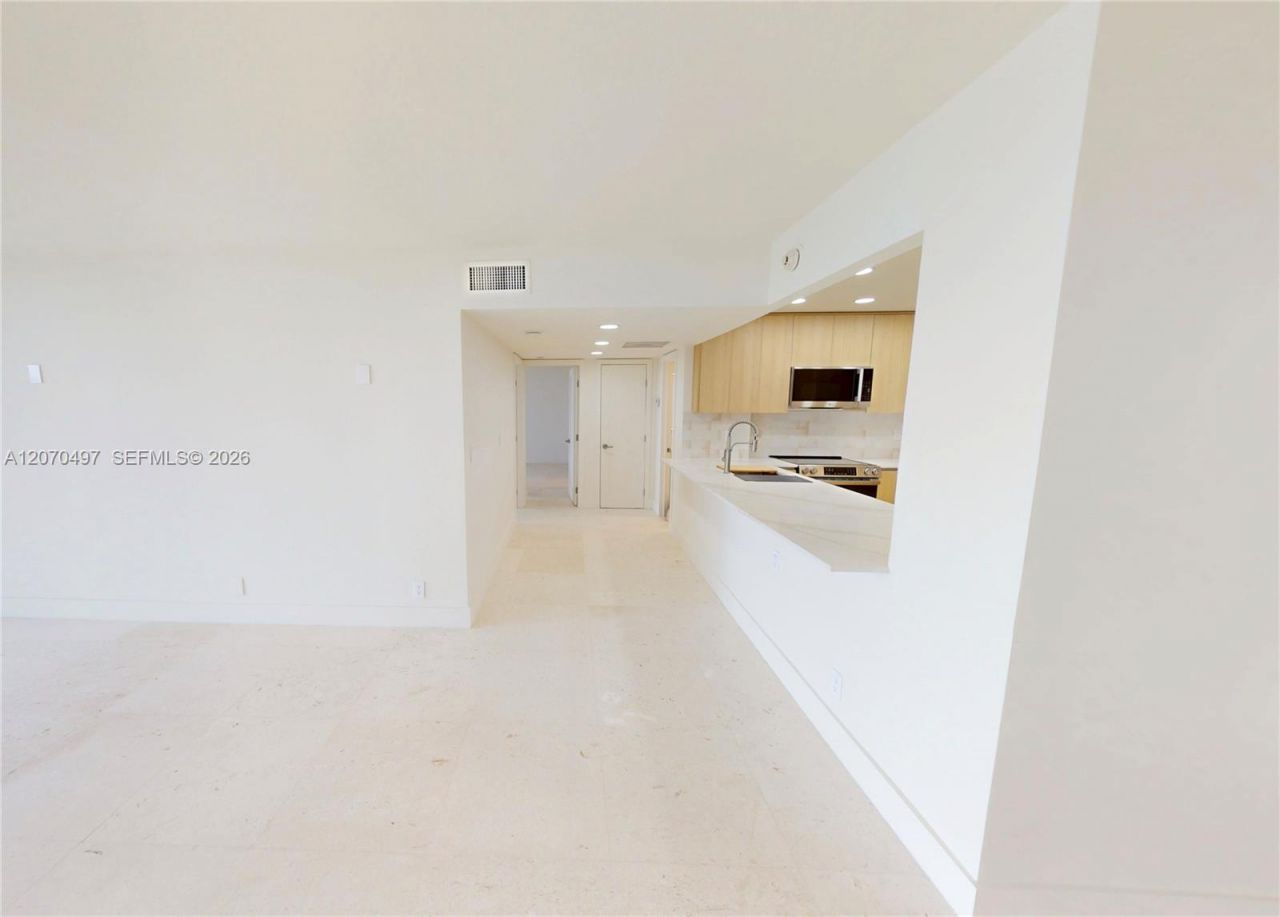 100 Bayview Dr , Unit 1626, Sunny Isles Beach, FL 33160 Photo