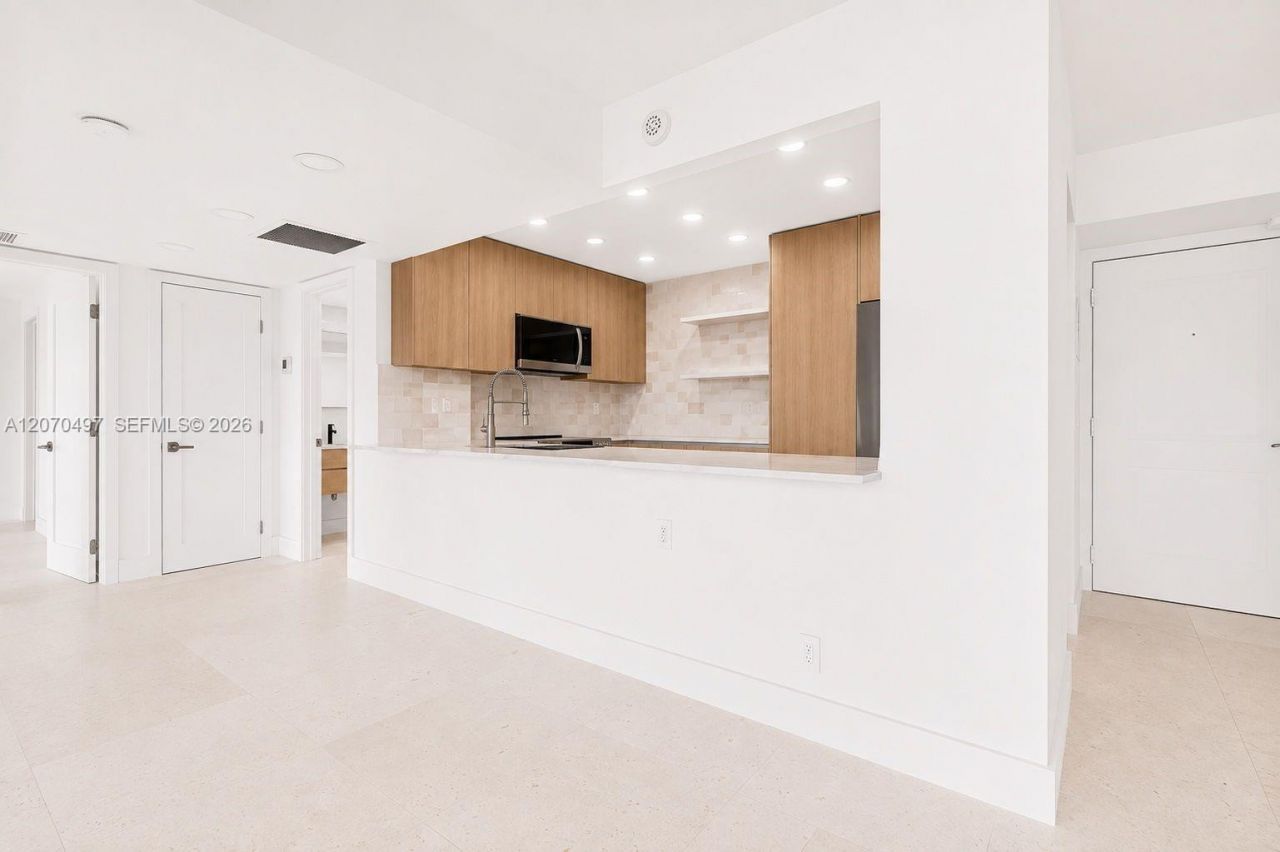 100 Bayview Dr , Unit 1626, Sunny Isles Beach, FL 33160 Photo