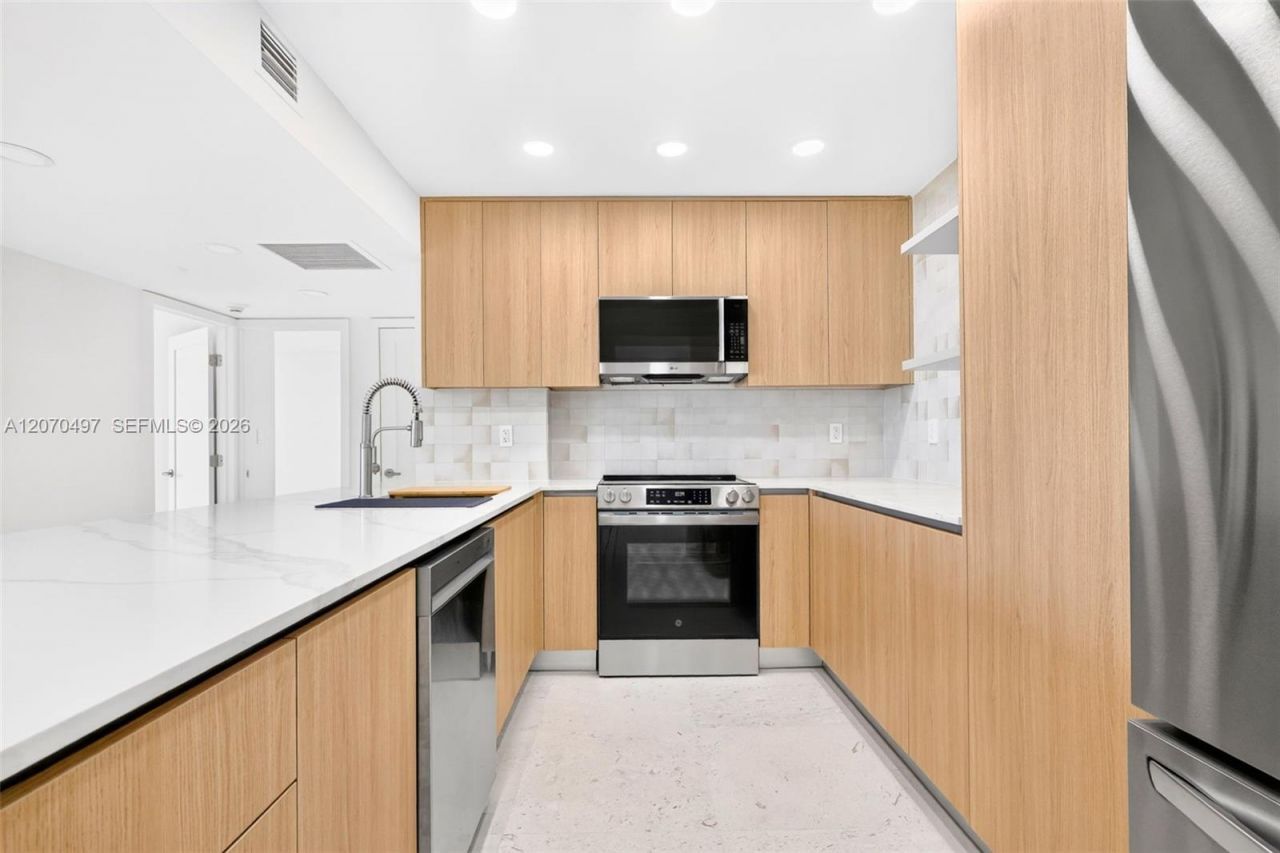 100 Bayview Dr , Unit 1626, Sunny Isles Beach, FL 33160 Photo