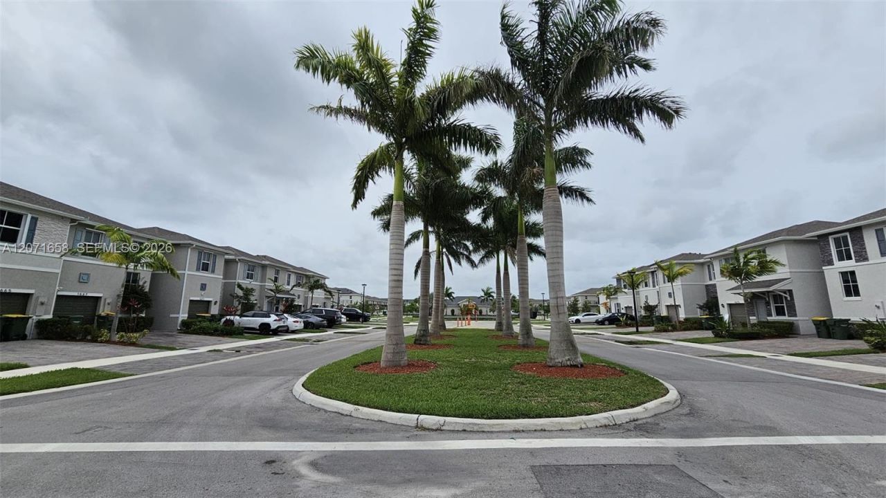 1677 SE 8th Ave , Homestead, FL 33034 Photo