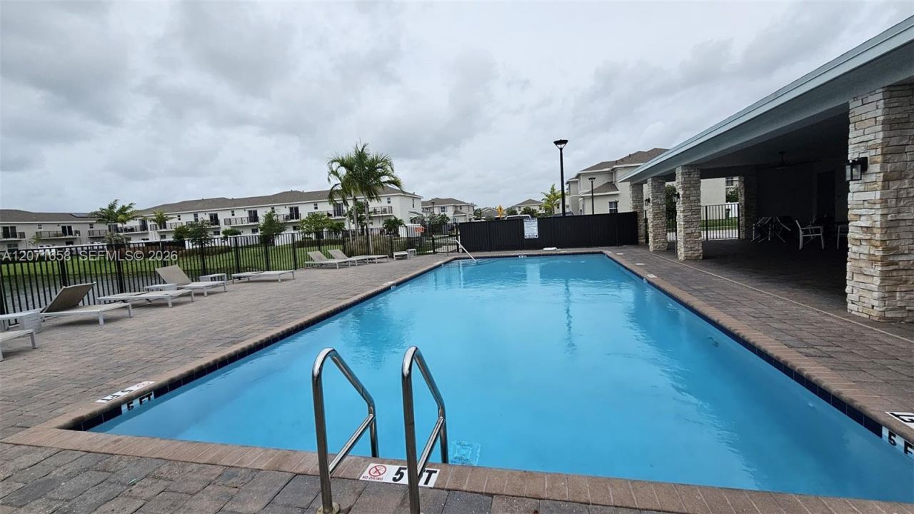 1677 SE 8th Ave , Homestead, FL 33034 Photo