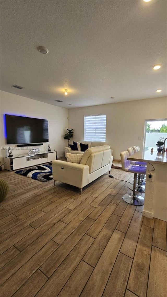 1677 SE 8th Ave , Homestead, FL 33034 Photo
