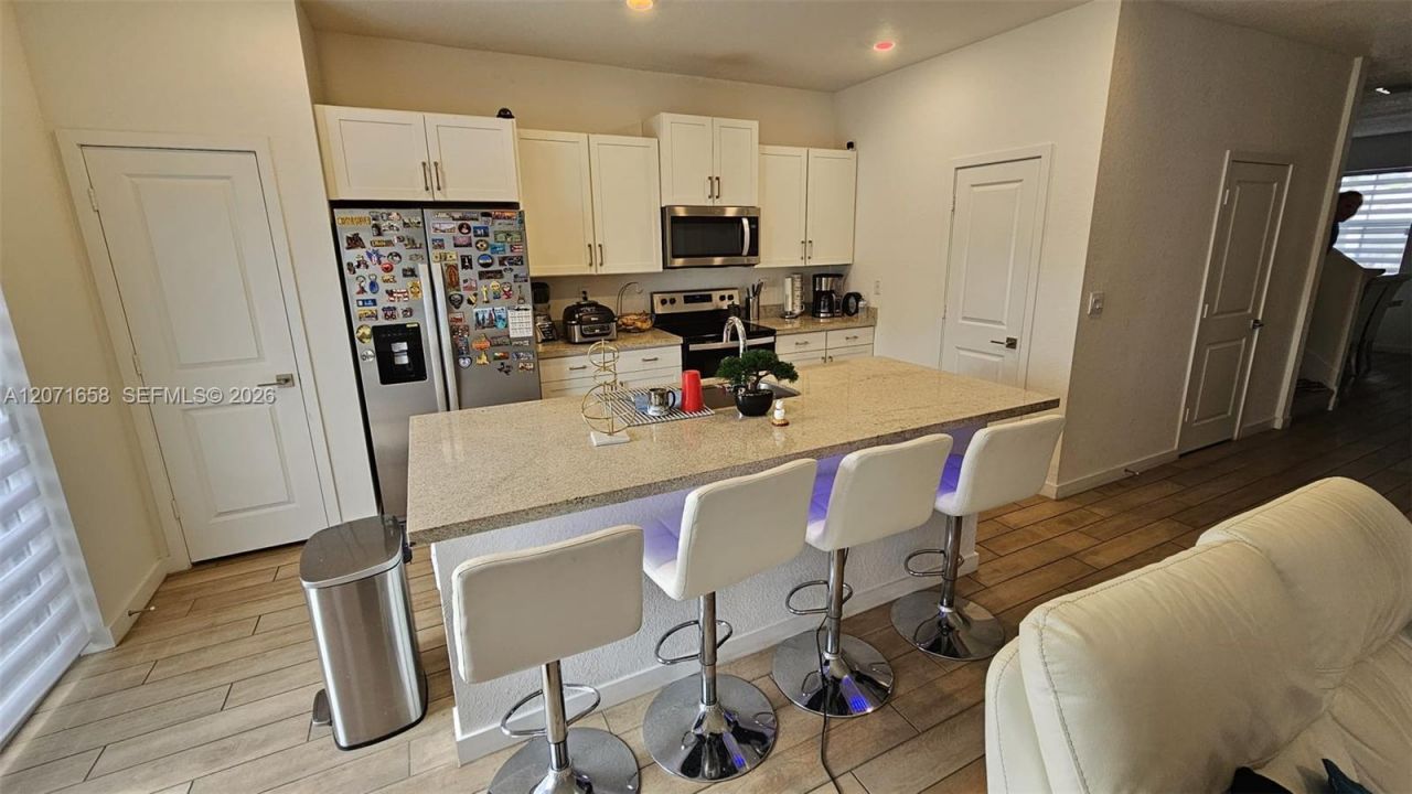 1677 SE 8th Ave , Homestead, FL 33034 Photo