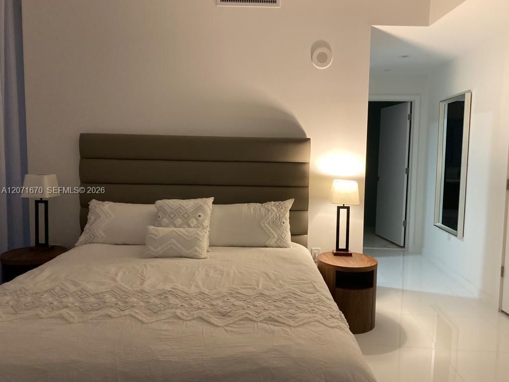 851 NE 1st Ave , Unit 2501, Miami, FL 33132 Photo