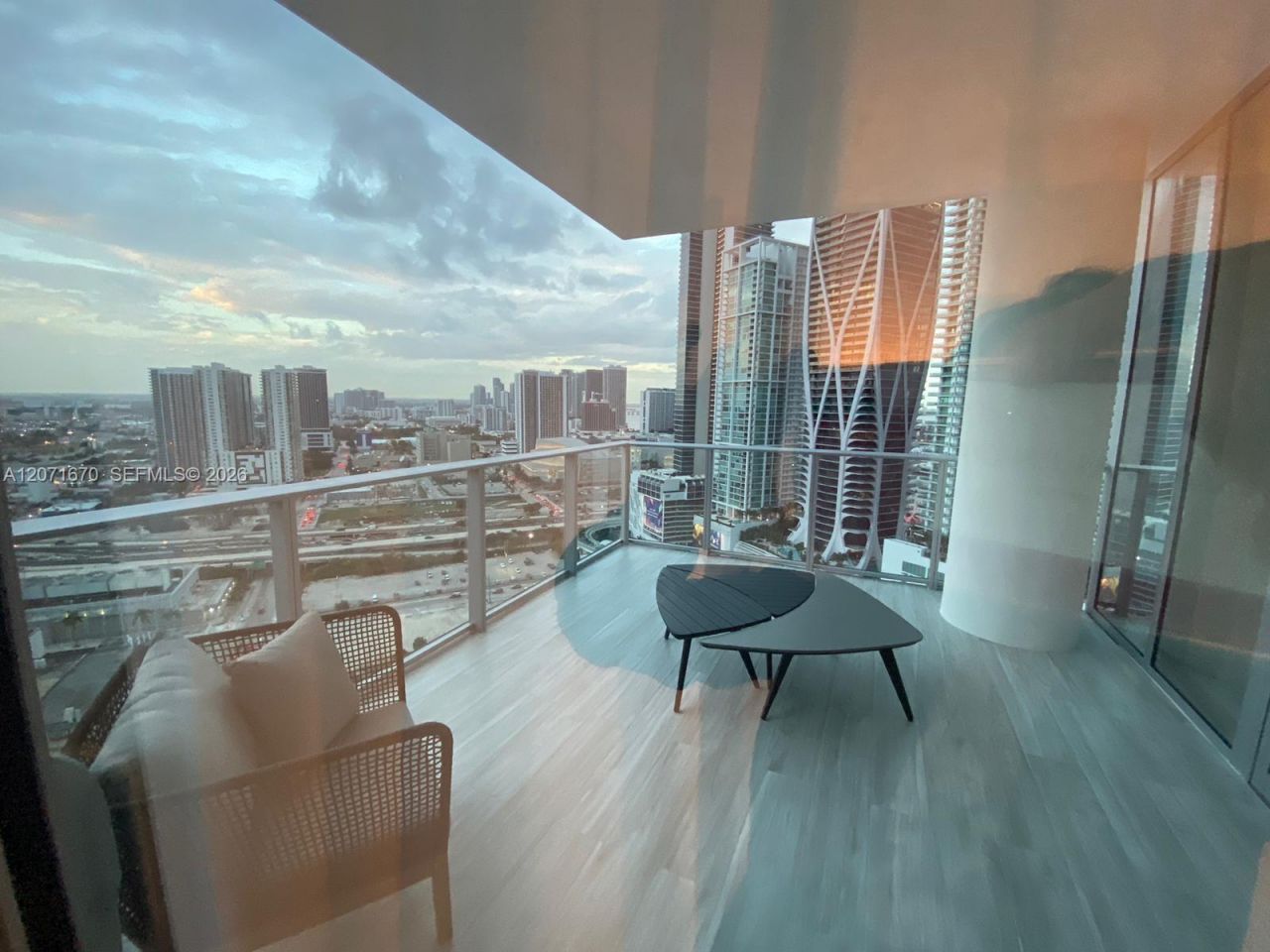 851 NE 1st Ave , Unit 2501, Miami, FL 33132 Photo