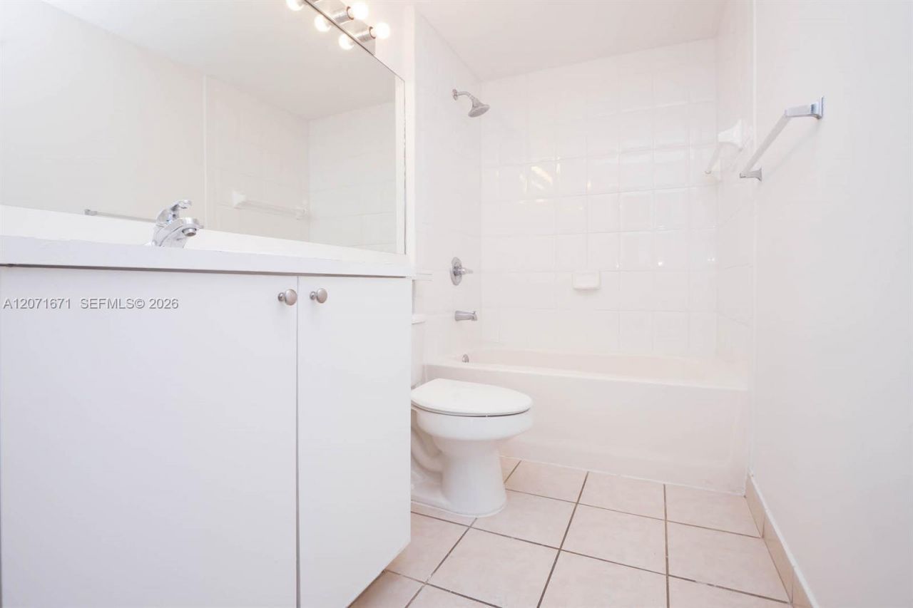 8050 N Nob Hill Rd , Unit 106, Tamarac, FL 33321 Photo