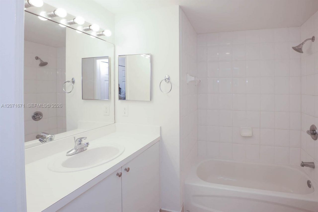 8050 N Nob Hill Rd , Unit 106, Tamarac, FL 33321 Photo
