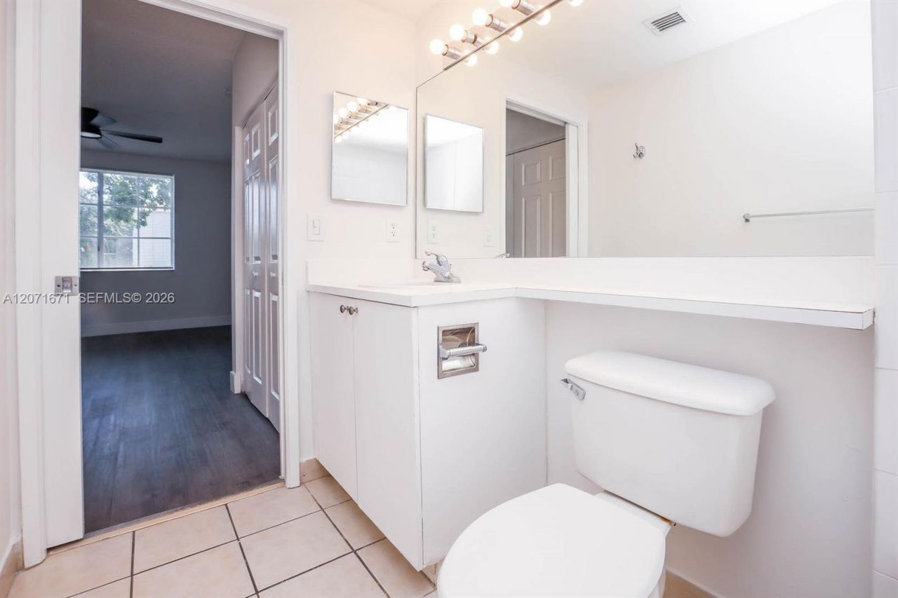 8050 N Nob Hill Rd , Unit 106, Tamarac, FL 33321 Photo