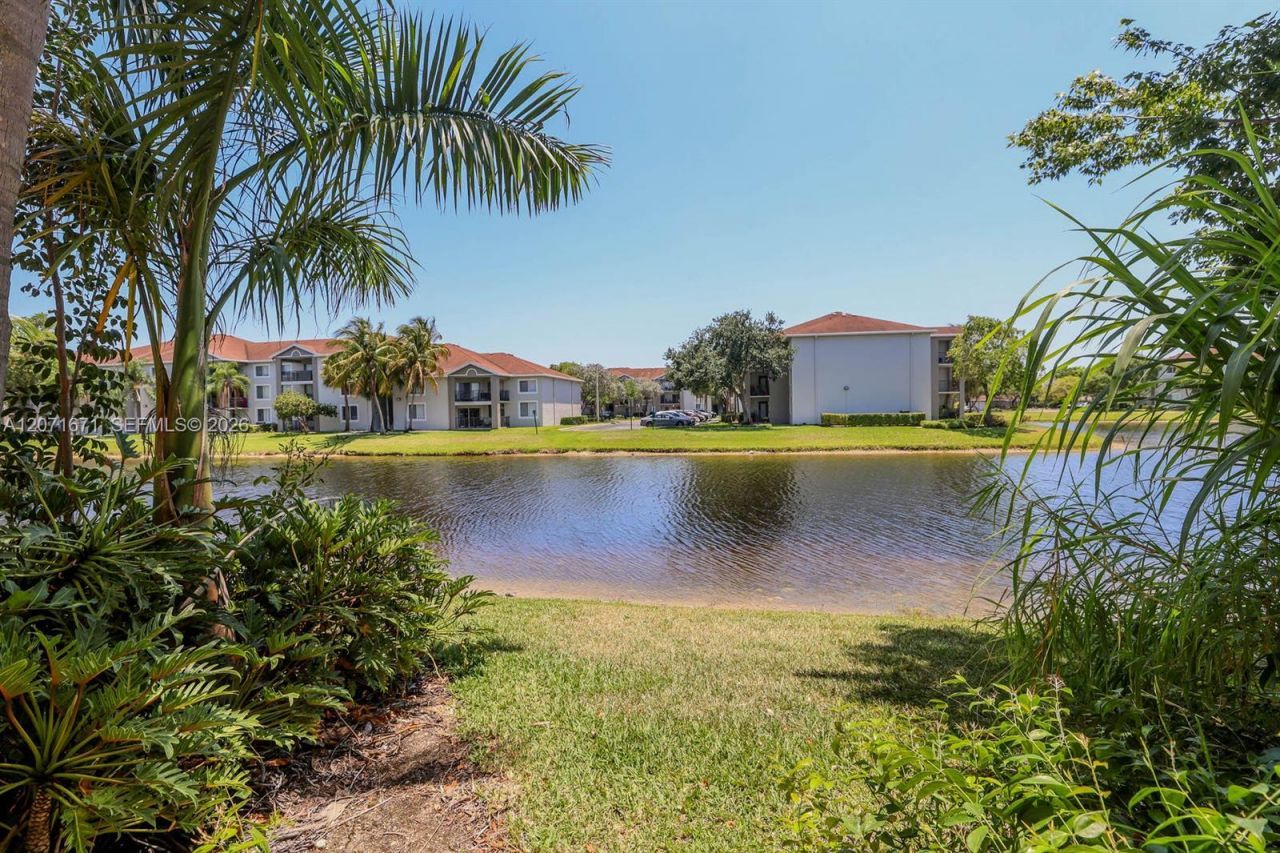 8050 N Nob Hill Rd , Unit 106, Tamarac, FL 33321 Photo