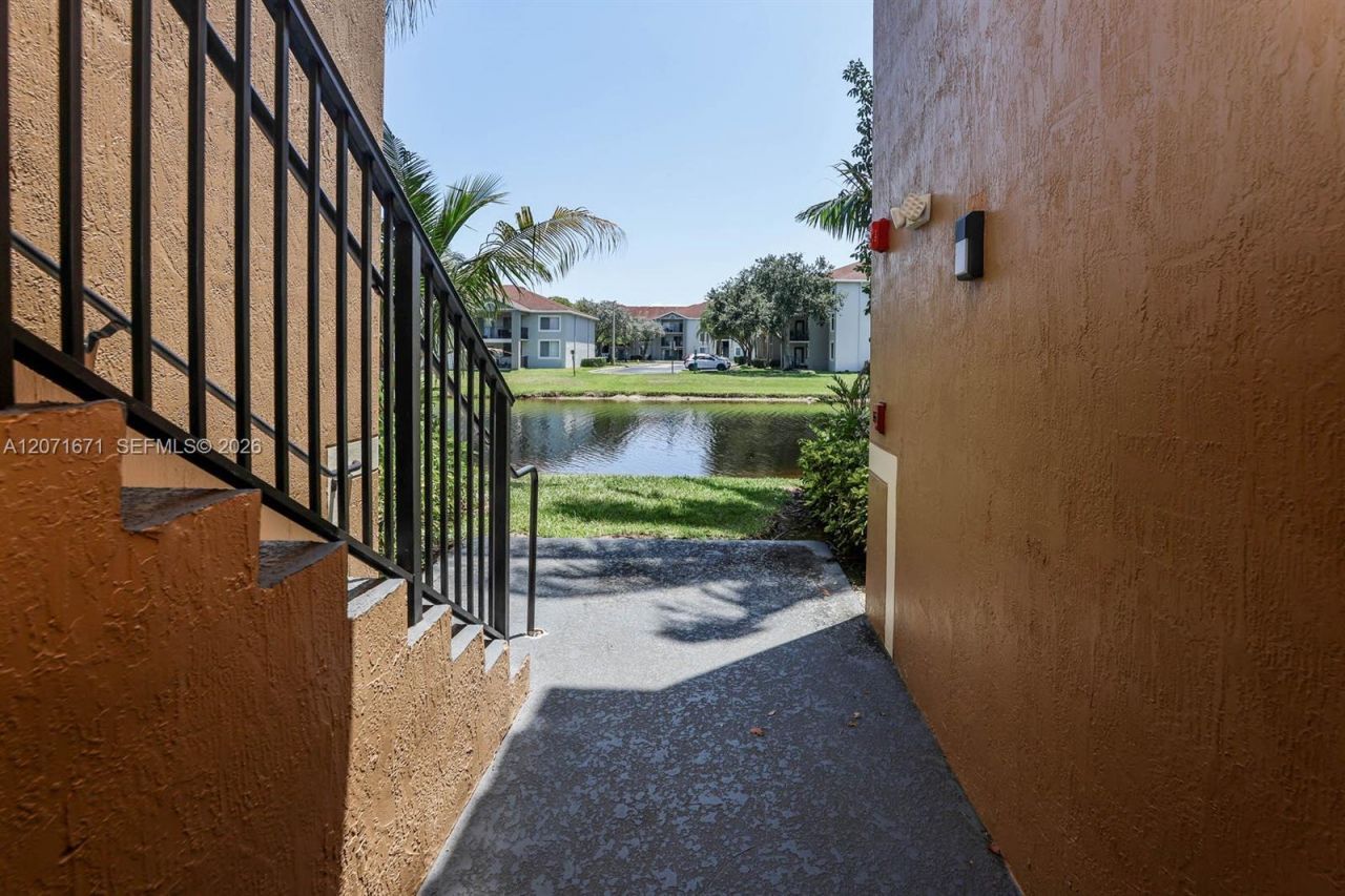 8050 N Nob Hill Rd , Unit 106, Tamarac, FL 33321 Photo