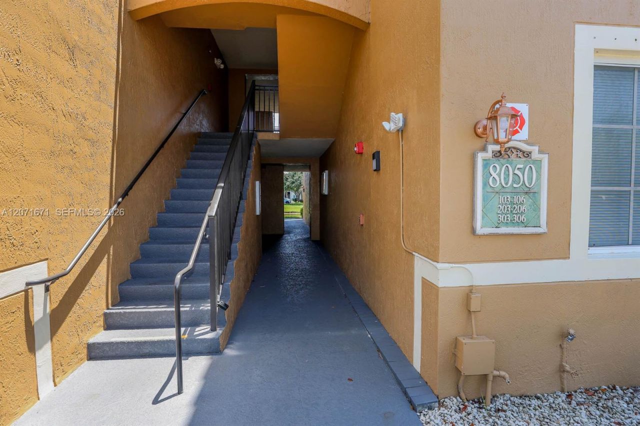 8050 N Nob Hill Rd , Unit 106, Tamarac, FL 33321 Photo