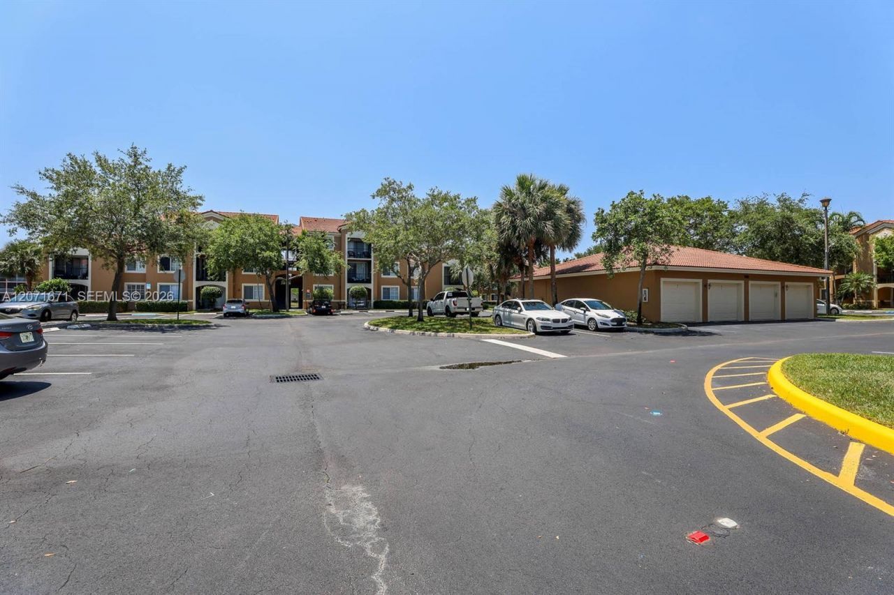 8050 N Nob Hill Rd , Unit 106, Tamarac, FL 33321 Photo