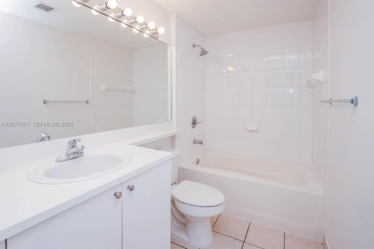 8050 N Nob Hill Rd , Unit 106, Tamarac, FL 33321 Photo