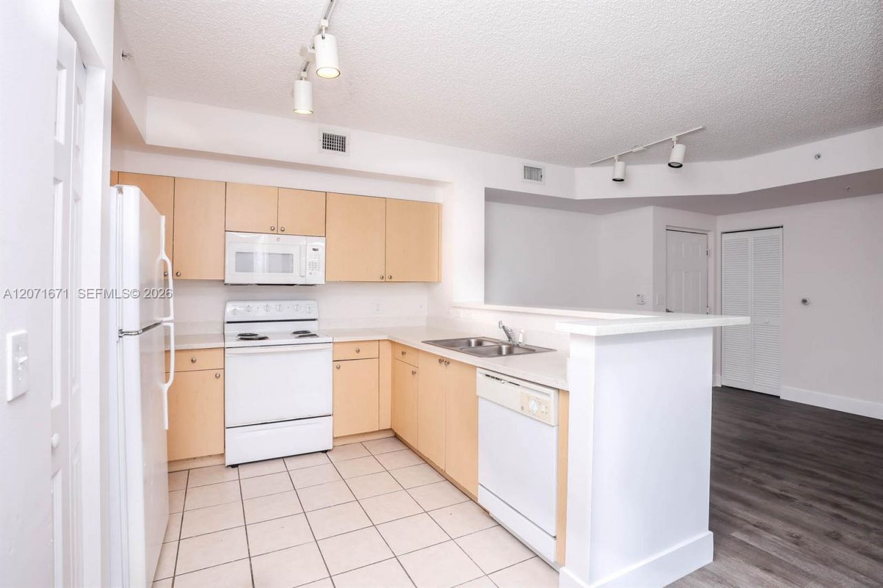 8050 N Nob Hill Rd , Unit 106, Tamarac, FL 33321 Photo